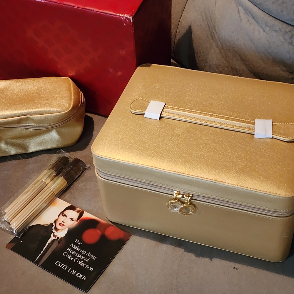 Estée Lauder Makeup Gift Set - Picture 5 of 7